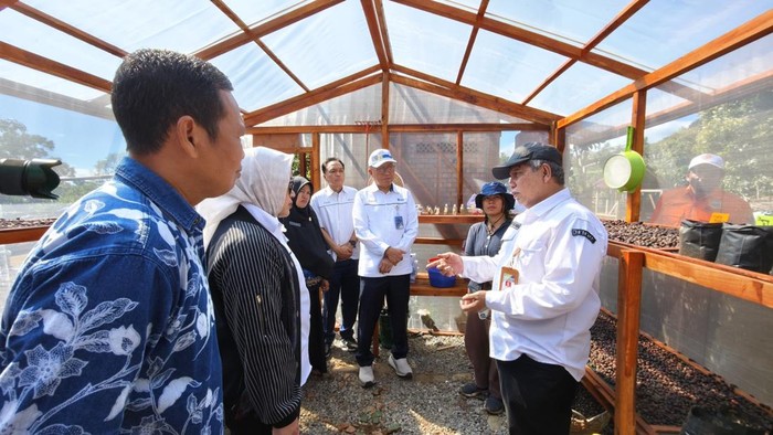 Pusri meresmikan pembangunan Rumah Kompos di Desa Tebat Benawa, Pagar Alam.