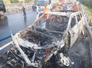 Range Rover Tinggal Rangka Usai Terbakar di Tol Gempol-Pandaan