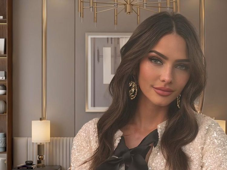 Potret Cantik Sandra Vergara, Adik Sofia Vergara yang Jadi Agen Real Estate