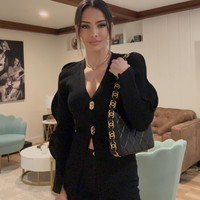 Sandra Vergara adalah adik dari Sofia Vergara yang juga seorang aktris. Wanita 36 tahun tersebut memiliki kecantikan seperti kakaknya. Foto: Instagram @sandravergara
