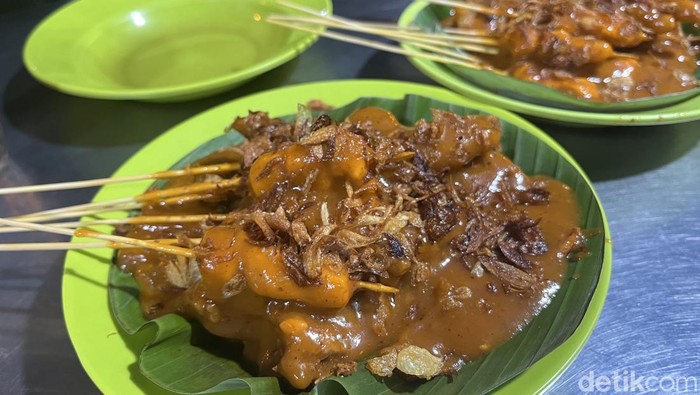 Seporsi sate rontok di Warung Restu Bunda Medan. (Kartika Sari/detikSumut)