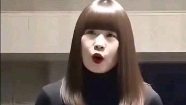 Sosok Sister Hong alias Uncle Red viral menghebohkan warganet. Pria asal Nanjing, Cina ini menyebarkan konten tak senonoh yang menampilkan dirinya berhubungan seksual sambil menyamar sebagai wanita.