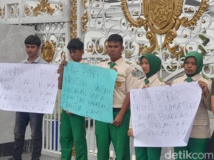 Bangunan SMK Digusur Demi Sekolah Rakyat, Siswa Demo di Kantor Gubsu