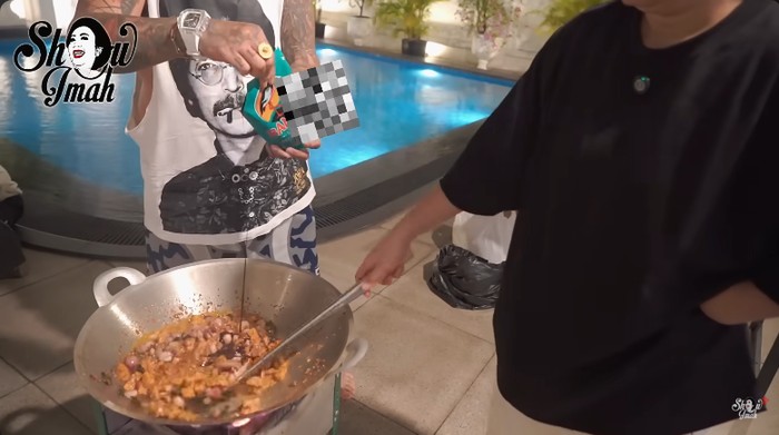 Soimah dan King Abdi Soimah dan King Abdi masak di rumah Ivan Gunawan