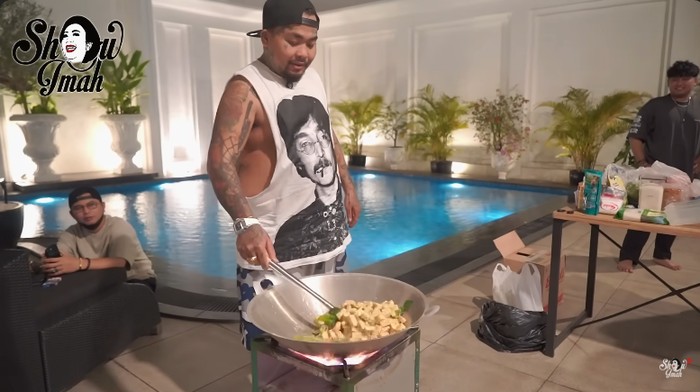 Soimah dan King Abdi Soimah dan King Abdi masak di rumah Ivan Gunawan
