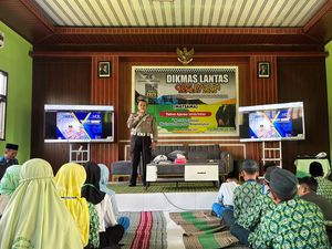 Satlantas Polres Blitar Ajak Siswa Jadi Pelopor Keselamatan
