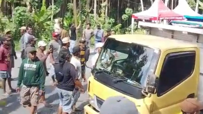 Tambang pasir ilegal di Lumajang