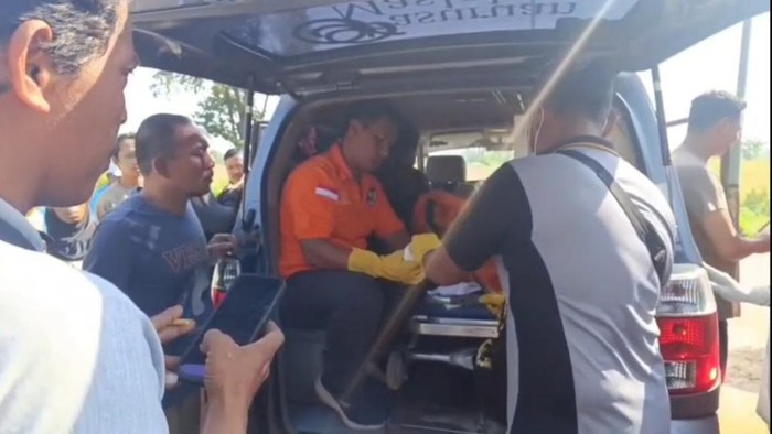 Temuan jenazah laki-laki mengambang di parit Pasuruan diduga korban pembunuhan.