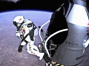 Tewas Saat Paralayang, Felix Baumgartner Pernah Terjun dari Tepi Angkasa