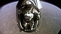 Polisi setempat menyebut Baumgartner kehilangan kendali atas paralayang bermesinnya dan jatuh ke tanah. Penyebab pasti kecelakaan belum diketahui, namun Wali Kota Porto SantElpidio menduga ia mengalami masalah medis mendadak saat terbang. (REUTERS/Red Bull Content Pool/Balazs Gar)