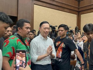 Ekspresi Tom Lembong Jelang Pembacaan Sidang Vonis Kasus Gula