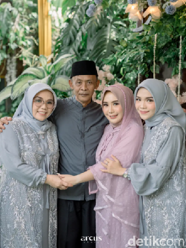 Wanita ini mengungkapkan arti dibalik nama Yangdinanty. Foto Dinan dan keluarganya.