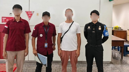 WNA asal Perancis berinisial TYA dideportasi pada Jumat (18/7/2025) melalui Bandara Internasional Ngurah Rai Denpasar dengan penerbangan Air Asia D7 799.