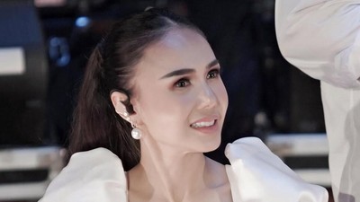 Potret Rumah Yuni Shara, Rimbun dan Penuh Barang Vintage