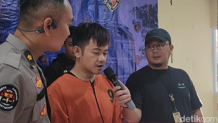 Ade Gio Adriansyah (35), tersangka penggelapan emas senilai Rp 700 juta di toko perhiasan di Palembang.