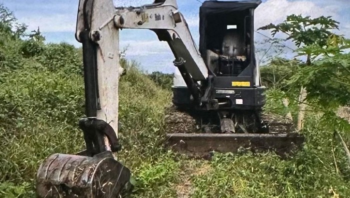 Alsintan berupa ekskavator yang dipinjampaikan Pemprov Sulsel ke Pemkab Soppeng.