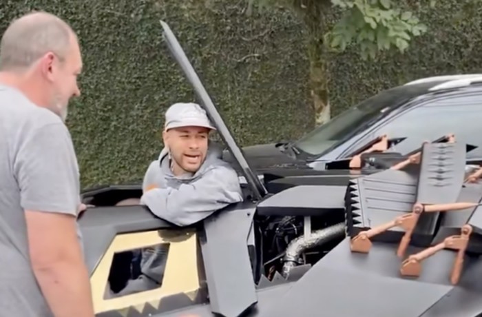 Batmobile Neymar.