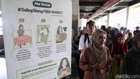Panitia pun tak lupa mengkurasi pakaian yang masuk. Setiap baju diperiksa untuk memastikan tidak rusak, tidak berjamur, dan masih layak pakai. Pakaian yang tidak lolos seleksi akan disalurkan ke bank sampah kreatif atau diolah kembali menjadi kain perca, tas daur ulang, dan barang fungsional lainnya. Hal ini menjadi bagian dari komitmen panitia untuk menjalankan prinsip ekonomi sirkular, di mana tak ada limbah yang benar-benar terbuang.