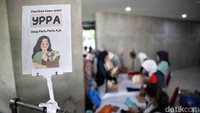 Mereka bukan sedang berbelanja di pusat perbelanjaan, melainkan tengah mengikuti sebuah gerakan sosial bertajuk Bersaling Silang sebuah inisiatif bertukar baju yang dirancang sebagai bagian dari edukasi gaya hidup berkelanjutan dan ekonomi sirkular.