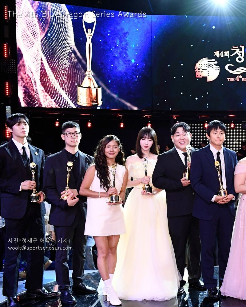 Acara penghargaan Blue Dragon Series Awards 2025 menjadi bentuk apresiasi bergengsi bagi para sineas yang berkarya melalui drama dan variety show original dari berbagai platform streaming.