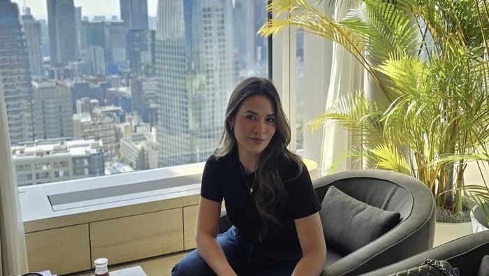 Cantiknya Raisa Saat Cicip Gelato hingga Nongkrong di Kafe