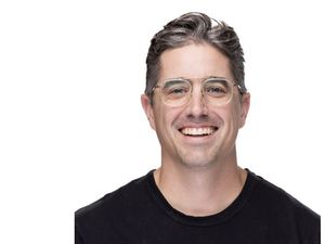 Connor Hayes Gantikan Adam Mosseri, Threads Kini Punya Bos Baru