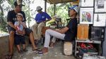 Dari Bengkel ke Langit: Kisah Albi dan Pasukan Parrotnya