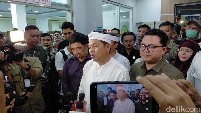 Dedi Mulyadi memberikan pernyataan terkait tragedi acara pernikahan anaknya di Garut yang menimbulkan korban jiwa.