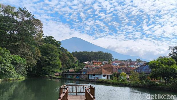Menikmati robusta dan pesona alam di desa wisata kopi Cibereum, Kuningan.