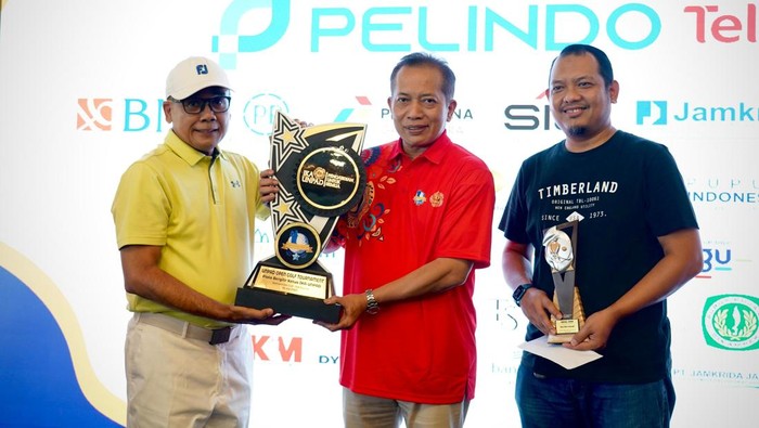 Wakil Menteri Koperasi Ferry Juliantono sekaligus Ketua Umum Ikatan Keluarga Alumni (IKA) Universitas Padjajaran (UNPAD) menghadiri acara Piala Ketua IKA Unpad Golf Tournament 2025.