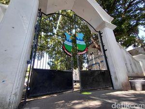 Sunyi di Gerbang Pesta Makan Gratis Pernikahan Anak Dedi Mulyadi