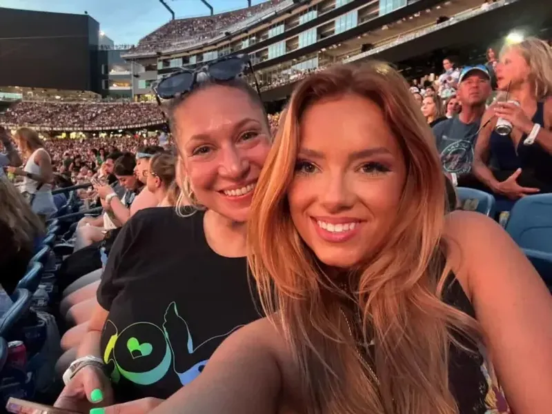 Grace Springer, fans berat Coldplay yang tak sengaja rekam kemesraan Andy Byron dan rekan kerjanya.