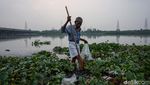 Demi Cuan, Warga India Berburu Harta Karun sampai ke Dasar Sungai