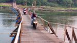 Jembatan Apung di Sidoarjo Solusi Warga Pangkas Jarak Menuju Mojokerto