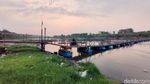 Jembatan Apung di Sidoarjo Solusi Warga Pangkas Jarak Menuju Mojokerto