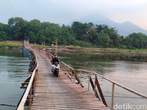 Video: Melihat Jembatan Apung di Sidoarjo, Jadi Akses Vital Menuju Mojokerto