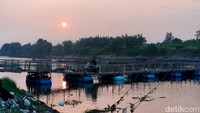 Dibangun pada tahun 2014, jembatan tersebut bersifat sementara dan hanya difungsikan saat musim kemarau.