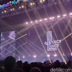 Juicy Luicy Hentak Penonton Pensi SKYAVENUE 2025