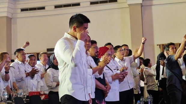 Ketua umum PSI, Kaesang Pangarep terharu usai Jokowi mengatakan akan bekerja keras untuk PSI, Sabtu (19/7/2025)