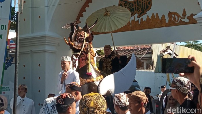 Kereta Paksi Naga Liman meriahkan HUT ke-598 Kota Cirebon.