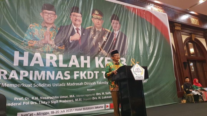 Ketua Umum DPP FKDT Lukman Khakim memberikan keterangan pers saat acara Harlah ke-13 dan Rapimnas FKDT tahun 2025 di Hotel Bidakara, Jakarta, Sabtu (19/7/2025).