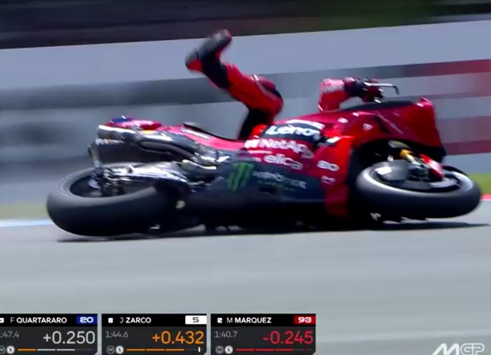 Marquez sejatinya berpeluang merebut pole position pada sesi kualifikasi MotoGP Ceko 2025 di Sirkuit Brno. Namun apesnya, pembalap Ducati Lenovo ini jatuh.