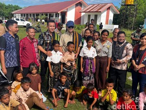 Menteri Iftitah Tinjau Pembangunan Toilet Sekolah di Sumba Barat Daya