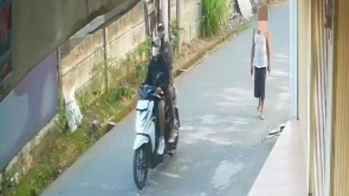 Motor terduga pelaku yang begal warga Palembang, Sumsel dengan todong senpi.