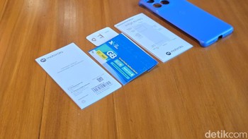 Dalam paket penjualan diberikan case yang terbuat dari bahan daur ulang. Foto: Adi Fida Rahman/detikINET