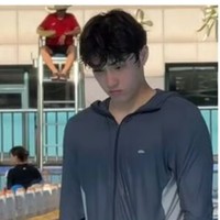 Viral! Pelatih Renang Ganteng Ini Bikin Ibu-ibu Ramai-ramai Daftarkan Anak Les Viral! Pelatih Renang Ganteng Ini Bikin Ibu-ibu Ramai-ramai Daftarkan Anak Les