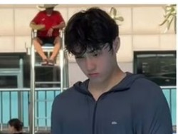 Viral! Pelatih Renang Ganteng Ini Bikin Ibu-ibu Ramai-ramai Daftarkan Anak Les Viral! Pelatih Renang Ganteng Ini Bikin Ibu-ibu Ramai-ramai Daftarkan Anak Les