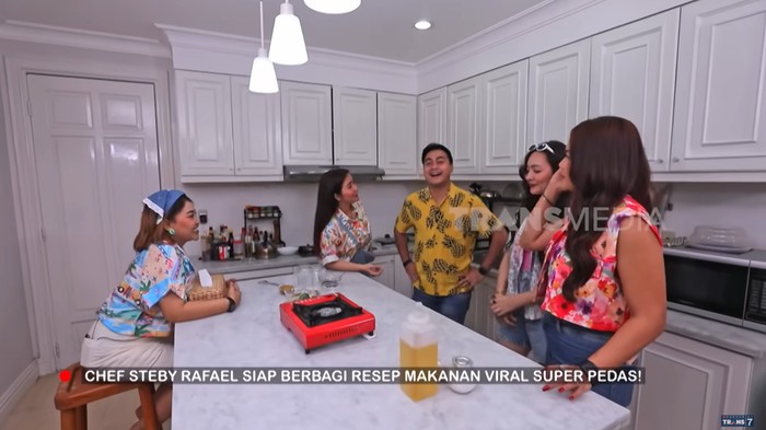 Penampakan rumah Dewi Rezer di Jakarta Selatan/Tangkapan layar/YouTube Trans7 Official Penampakan rumah Dewi Rezer di Jakarta Selatan