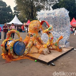 Pensi SkyAvenue 2025 Raih Rekor MURI Instalasi Plastik Bekas Terbanyak