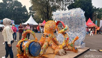 Pensi SkyAvenue 2025 Raih Rekor MURI Instalasi Plastik Bekas Terbanyak